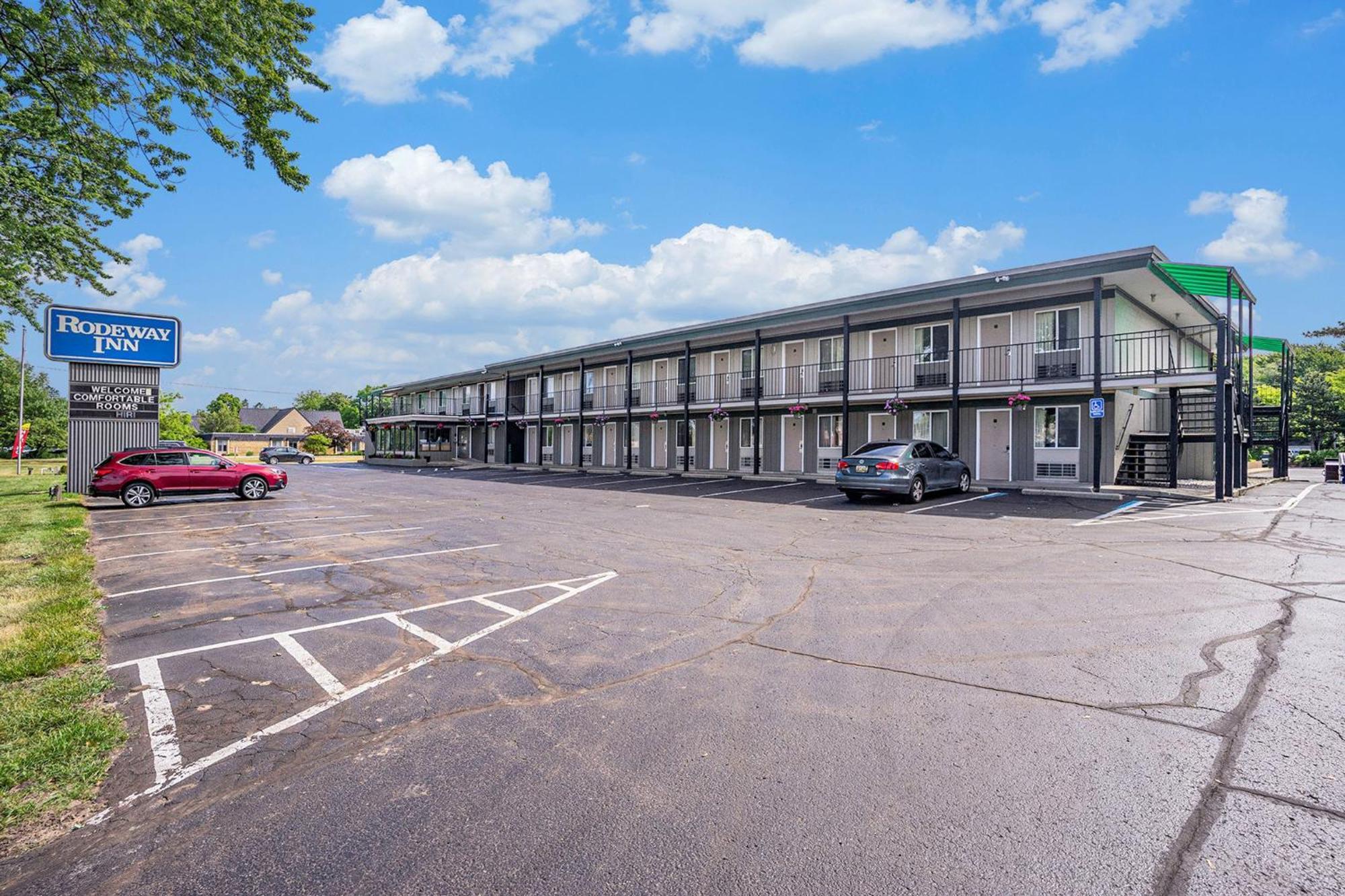 Rodeway Inn Grand Haven Exterior photo