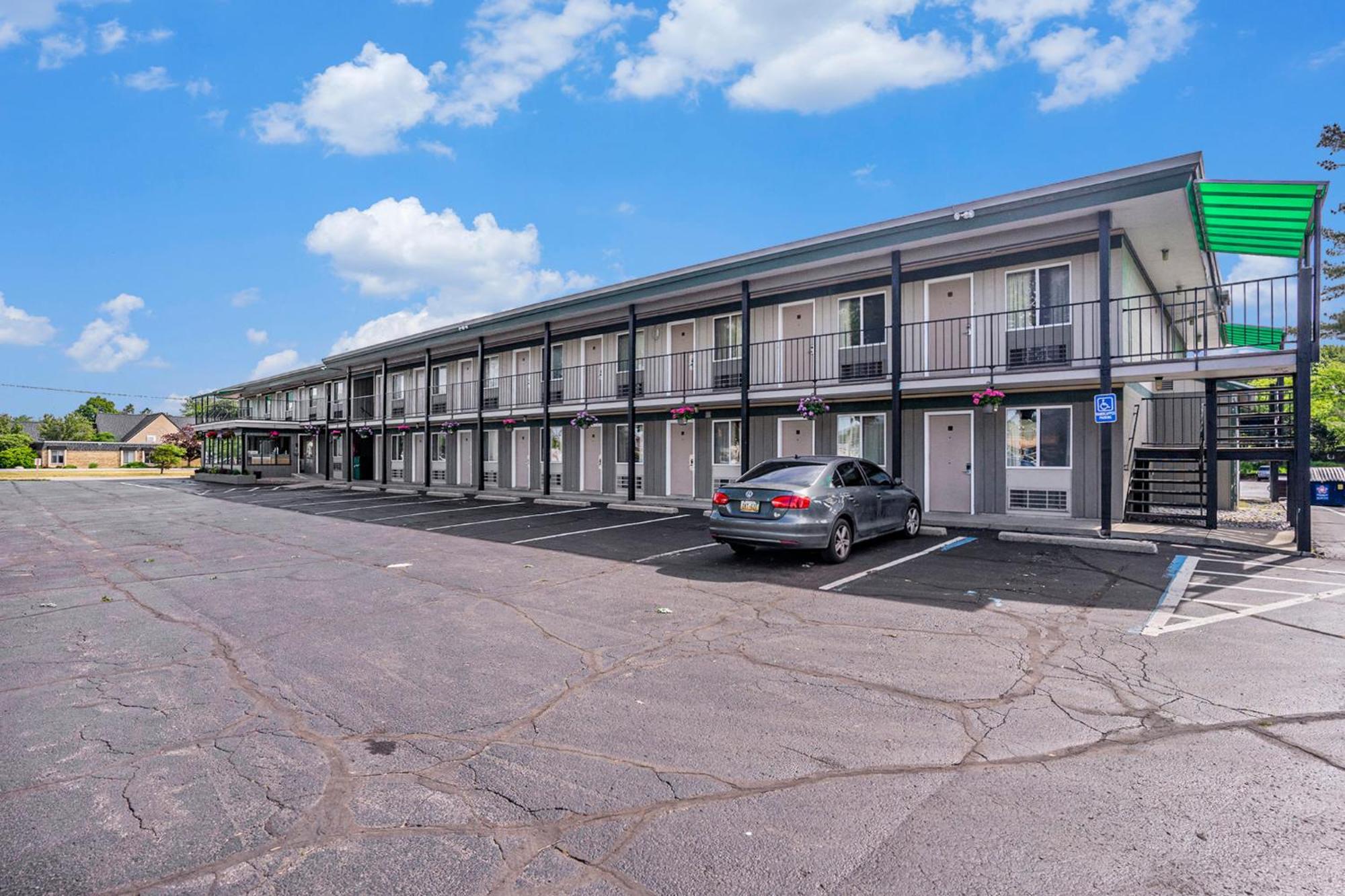 Rodeway Inn Grand Haven Exterior photo