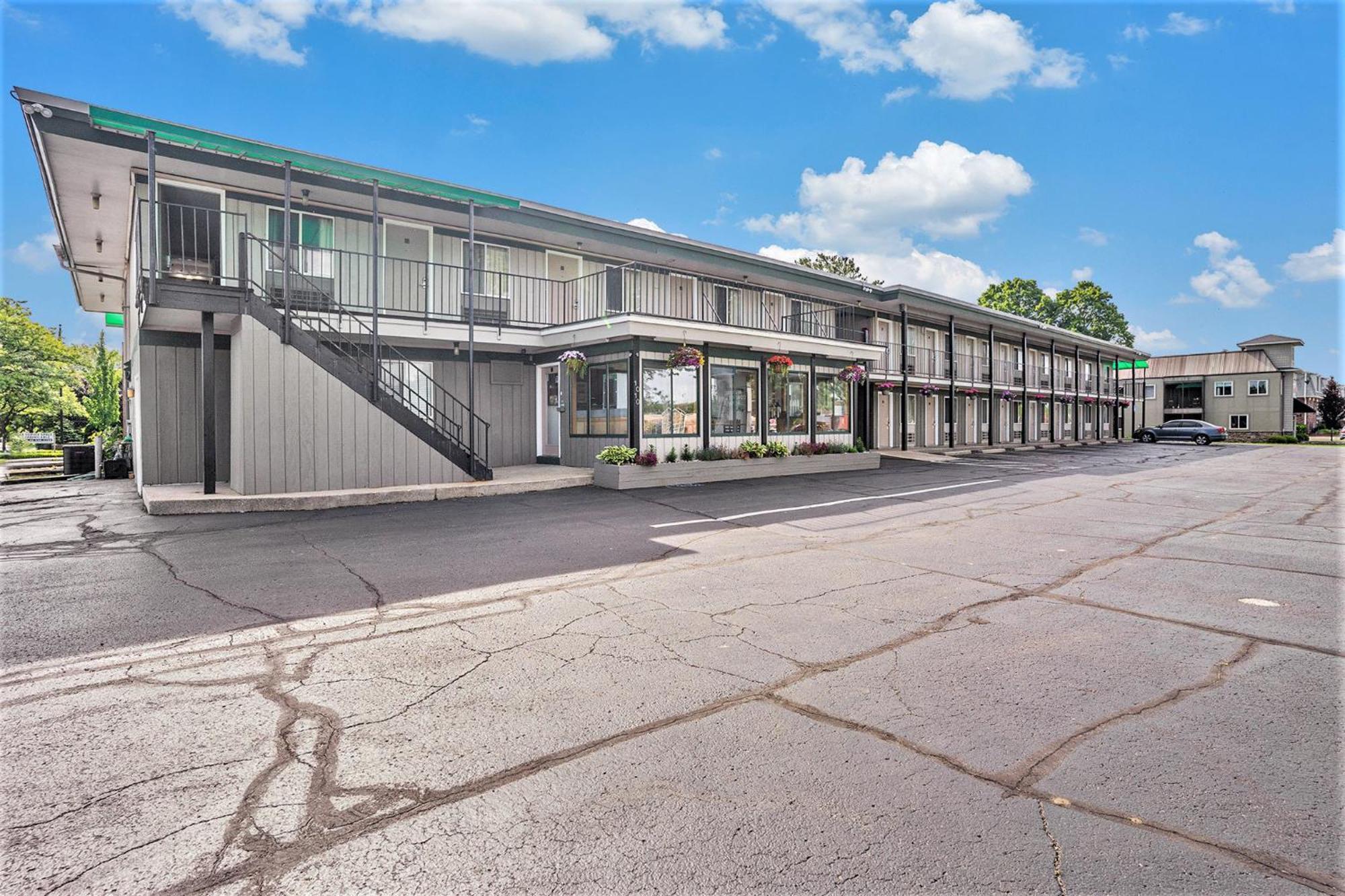 Rodeway Inn Grand Haven Exterior photo